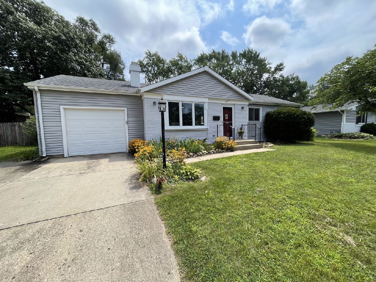 Homes & Condos & Townhomes Sold Coventry Crystal Lake Illinois, 627 Sussex