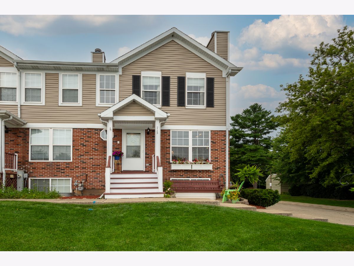 Townhomes Sold Tiffany Court Antioch Illinois, 713 Tiffany