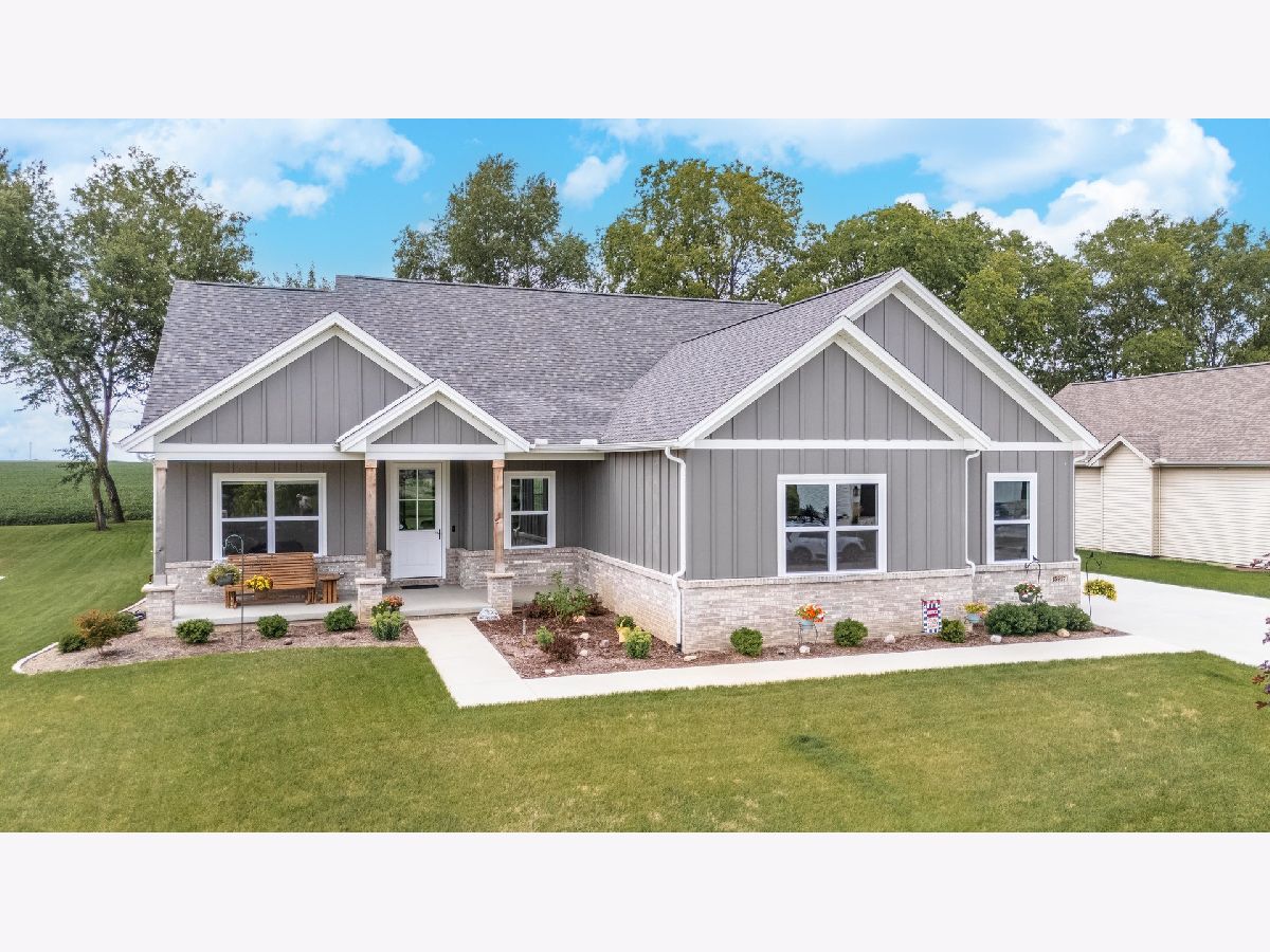 Homes & Condos & Townhomes Sold Crestwicke Bloomington Illinois, 15917 Belfry