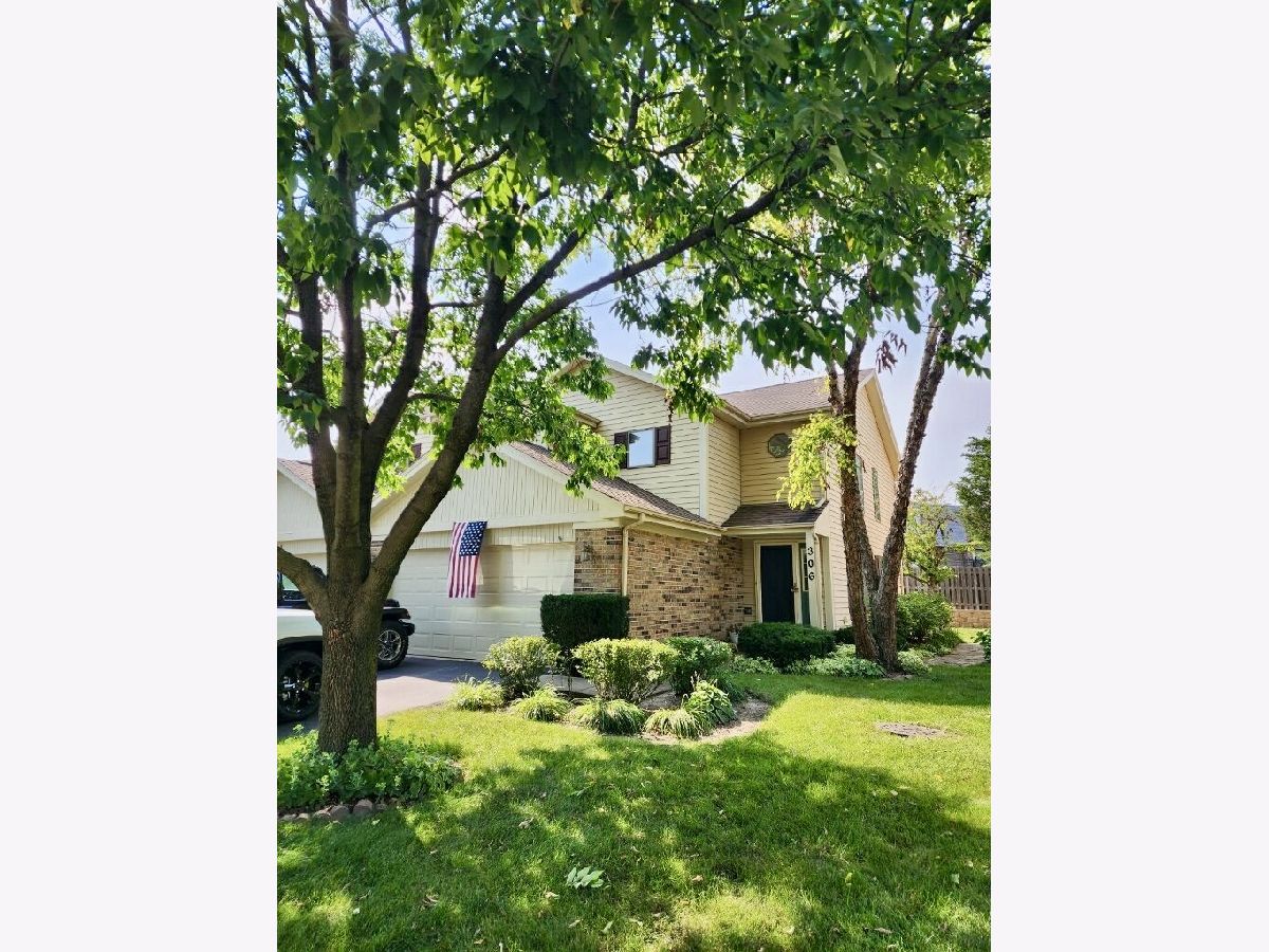 Townhomes & Condos Rented Carlton Court Westmont Illinois, 306 Cromwell