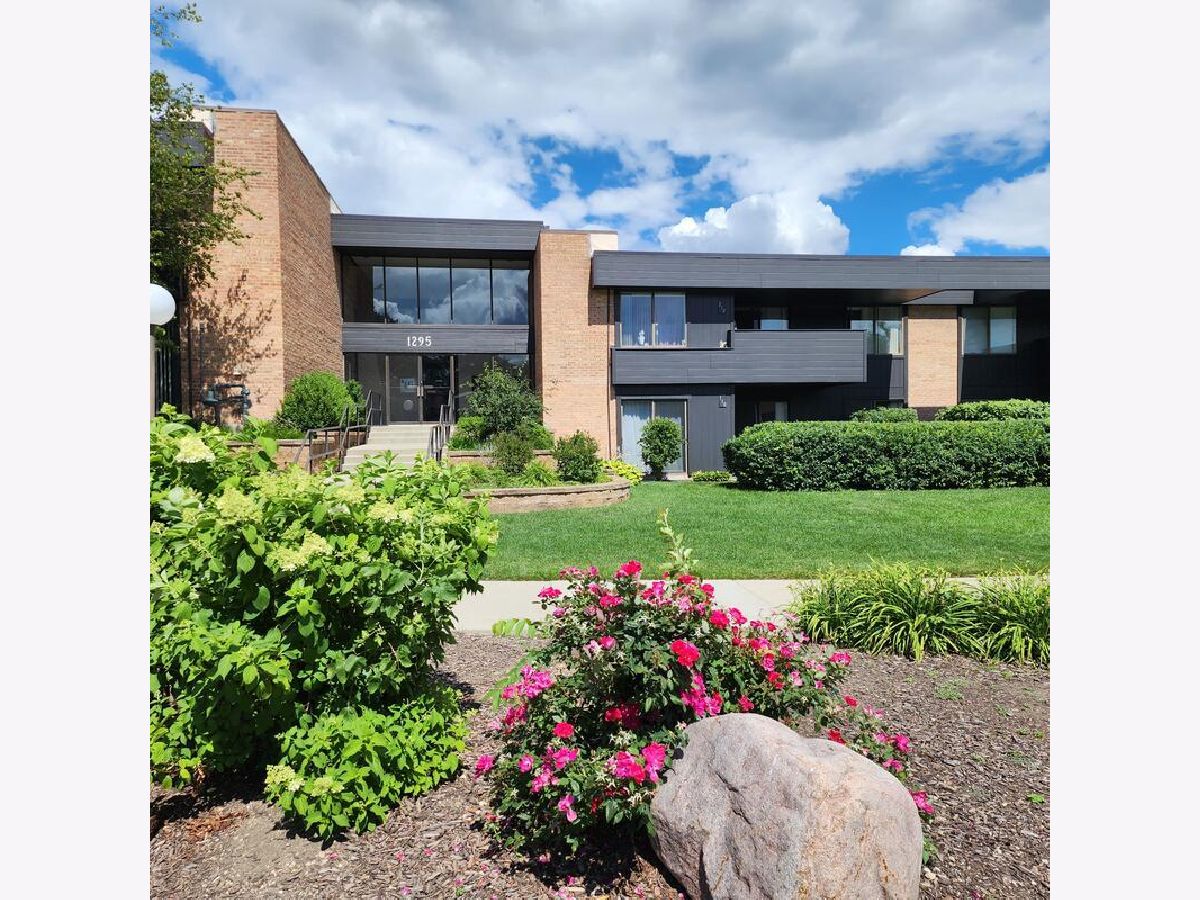 Condominiums Sold Countryside Palatine Illinois, 1295 Sterling