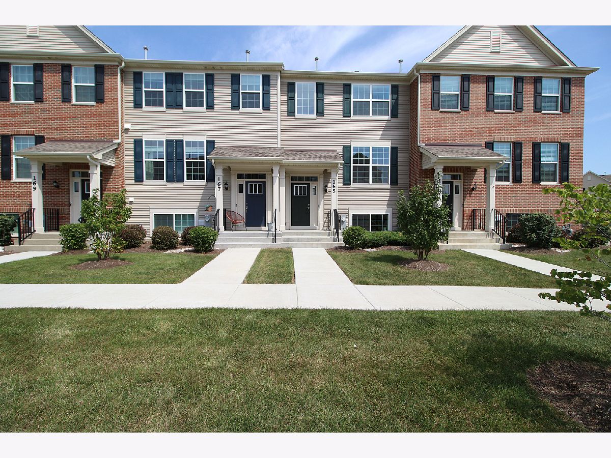 Townhomes & Homes Sold Southbury Oswego Illinois, 165 Lakeshore