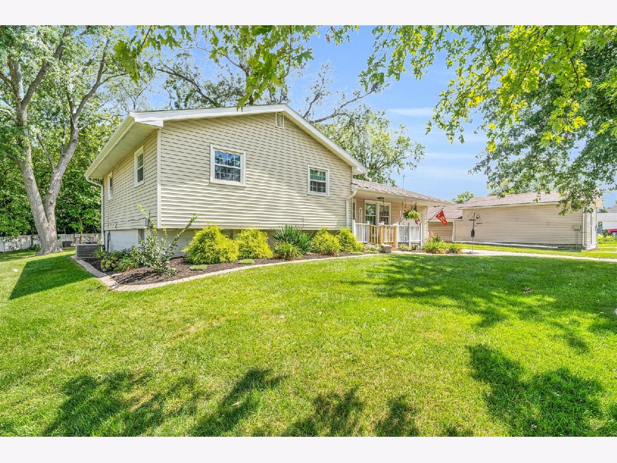  Sold Charleston Illinois, 915 A