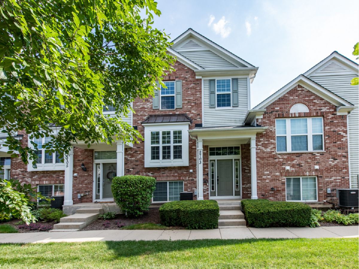 Townhomes & Condos Rented Heritage Park Lindenhurst Illinois, 2703 Neubauer