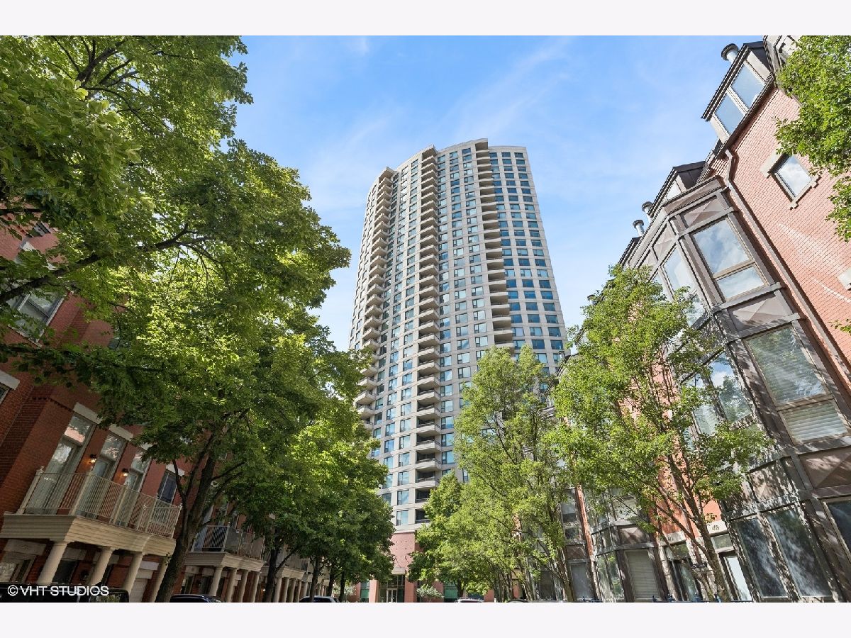 Condominiums Sold Kinzie Park Tower Chicago Illinois, 501 Clinton