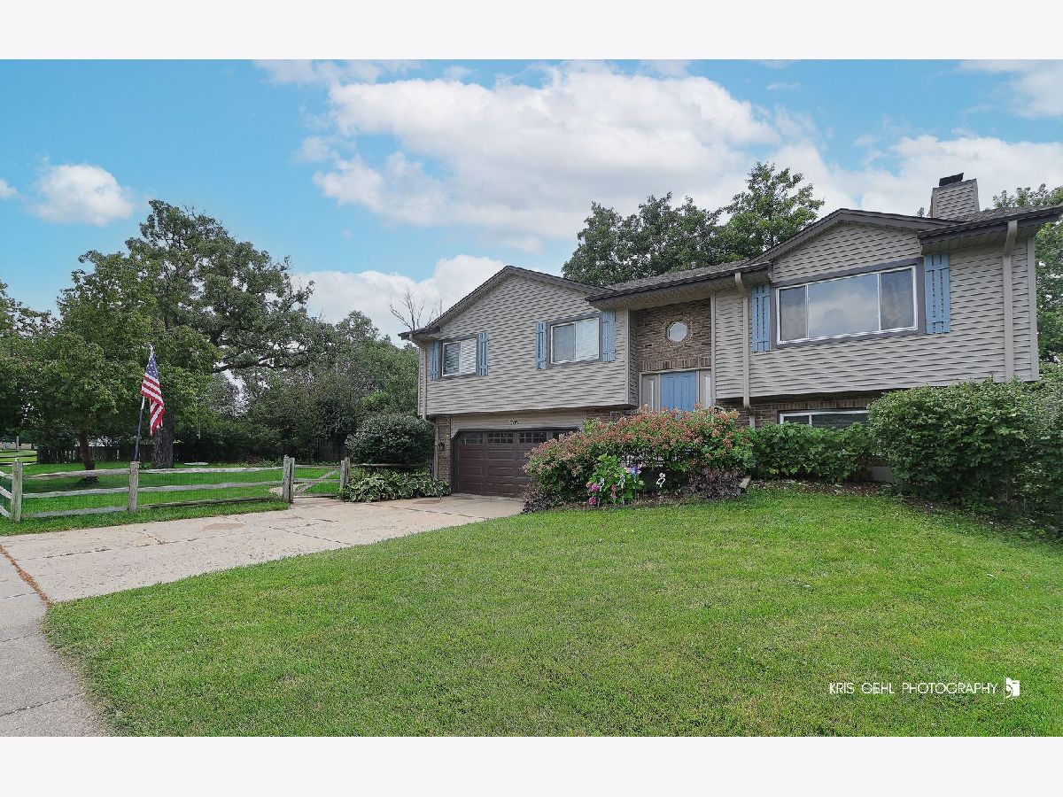 Homes Sold Dutch Crest Woodstock Illinois, 1705 Halma