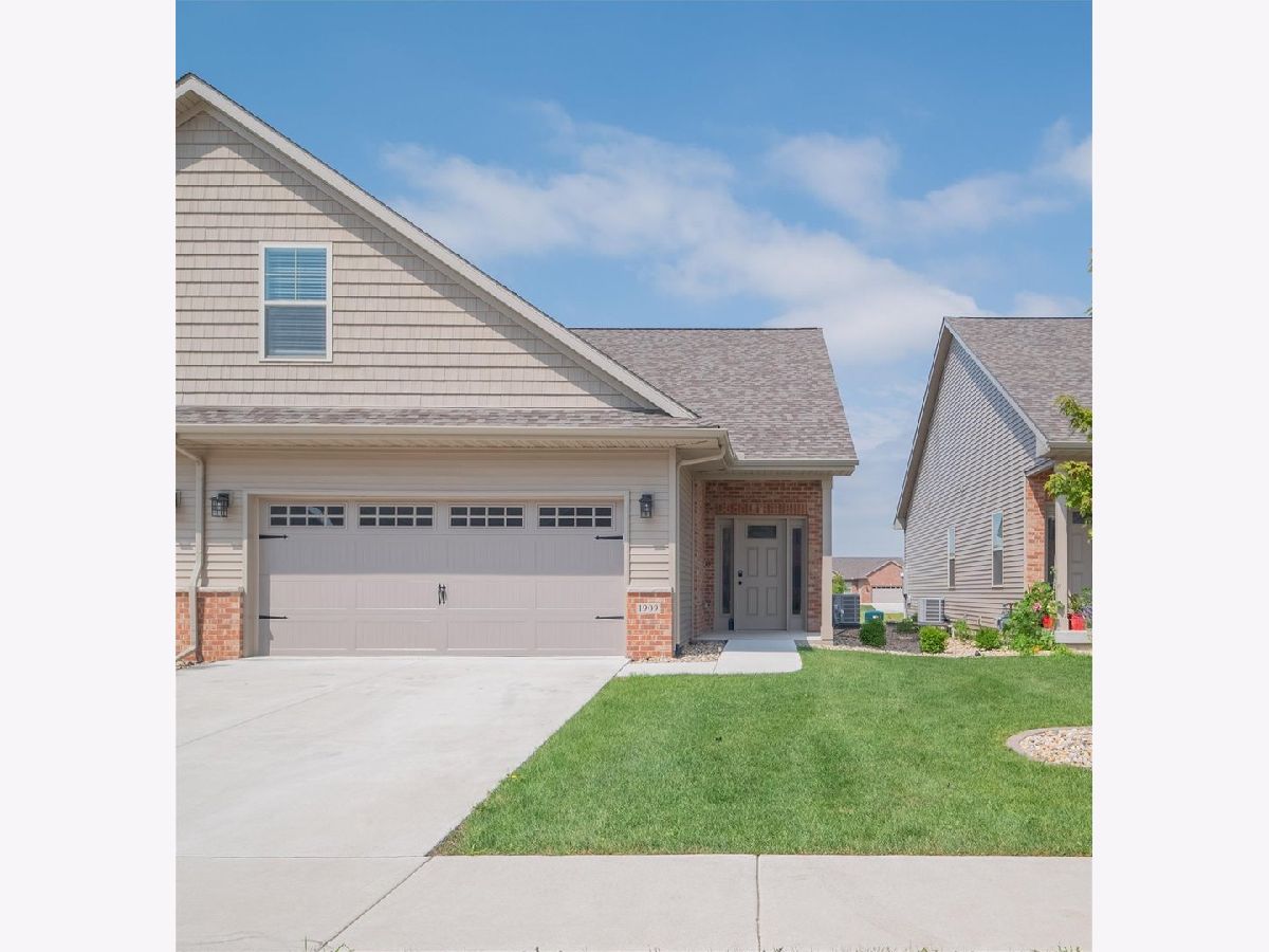 Condos & Townhomes & Homes Sold Dunraven Bloomington Illinois, 1909 Glenbridge