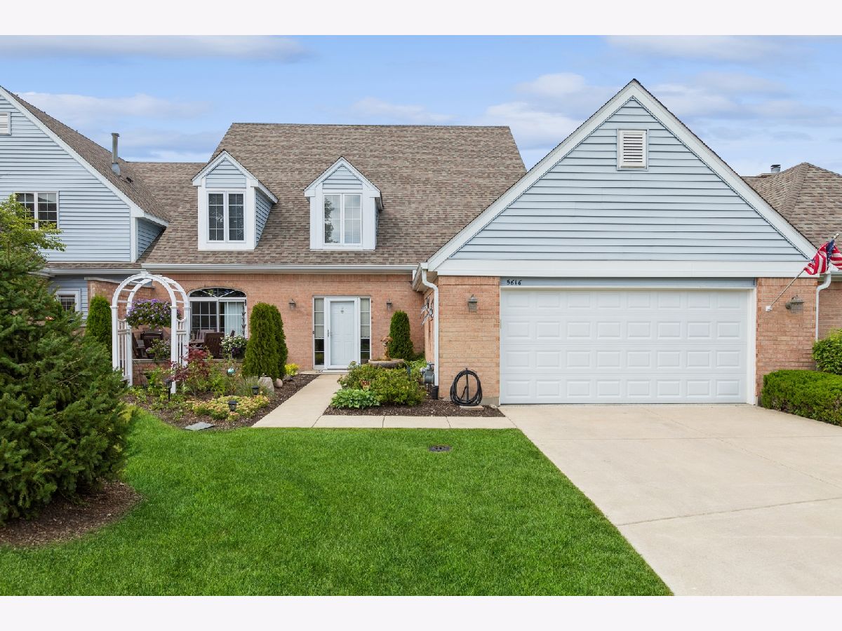 Townhomes Sold Chesapeake Hills Mchenry Illinois, 5616 Chesapeake