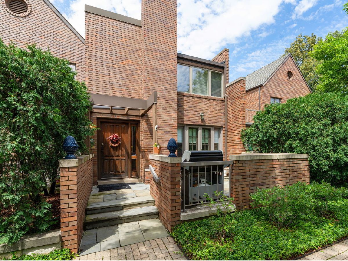 Condos & Townhomes & Homes Sold Graue Mill Hinsdale Illinois, 504 Burr Oak