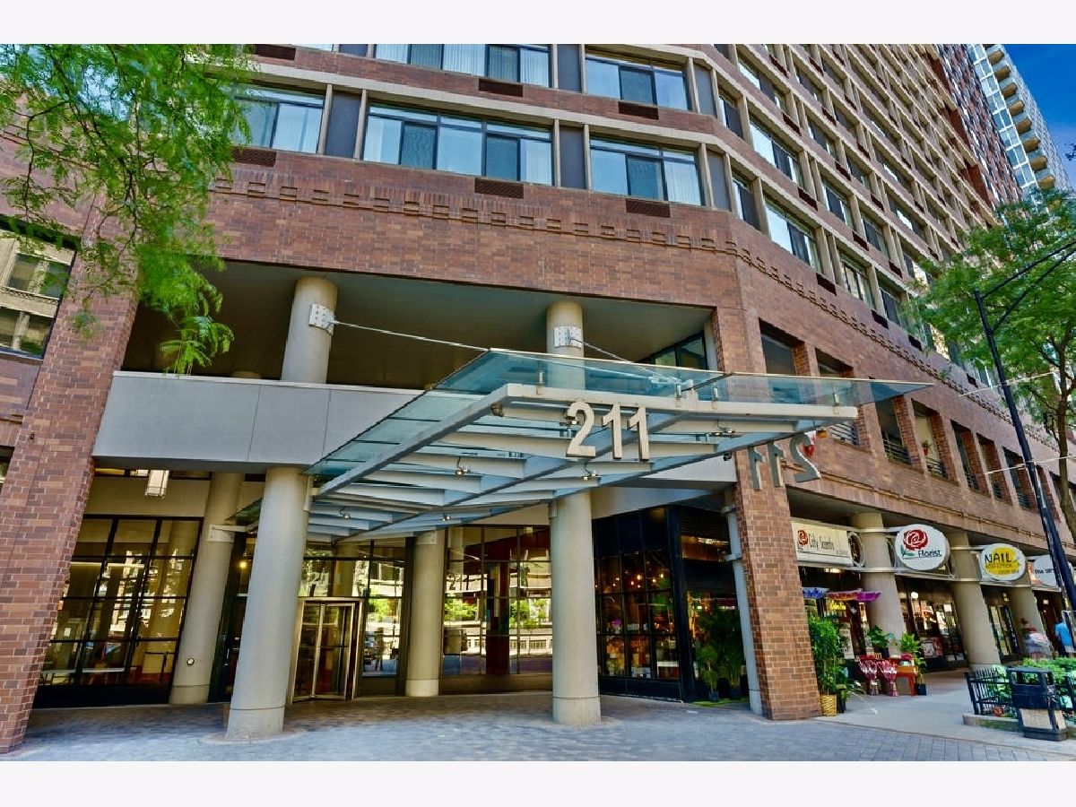 Condominiums Sold Grand Ohio Chicago Illinois, 211 Ohio