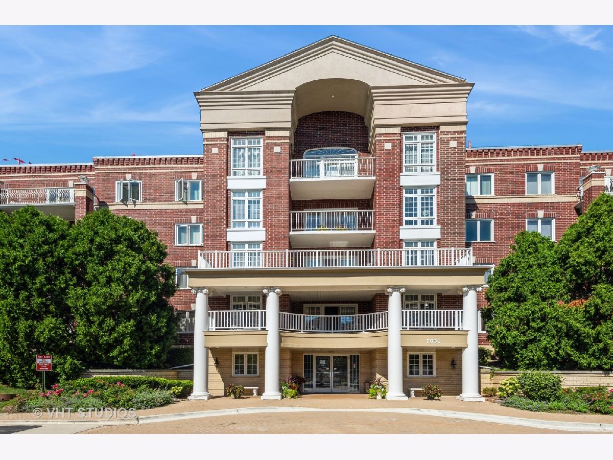 Condominiums Sold Renaissance Niles Illinois, 7031 Touhy