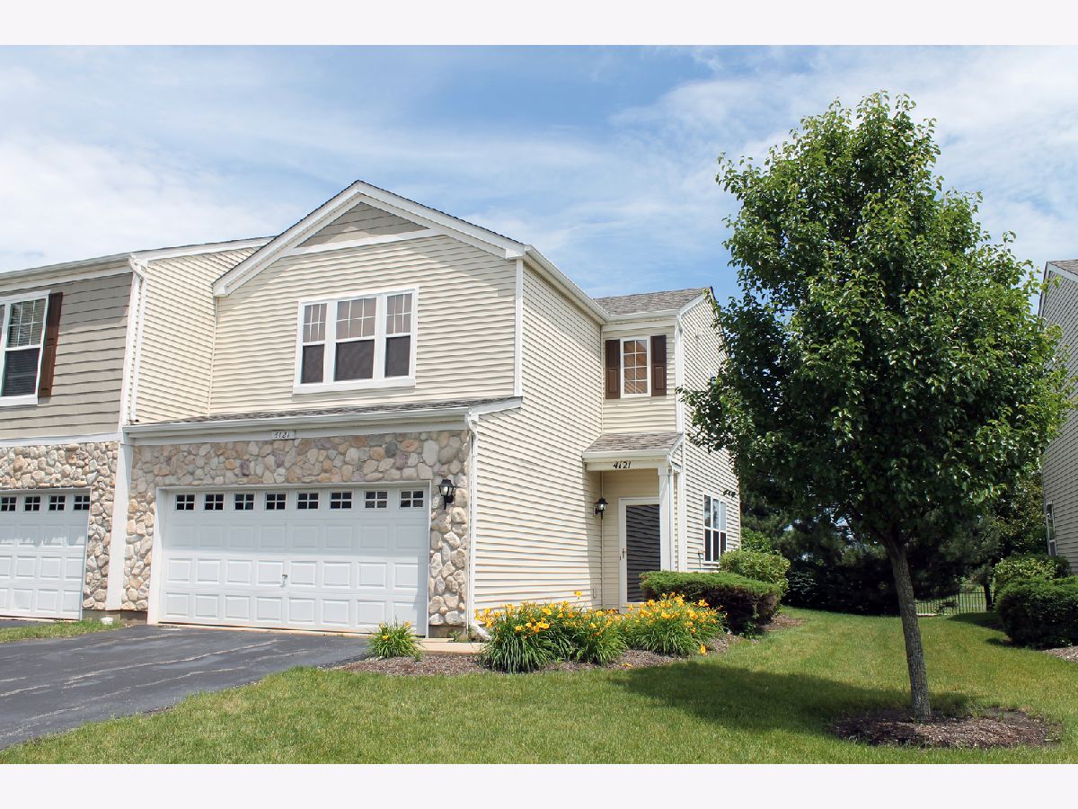 Townhomes & Condos Rented Blackstone Aurora Illinois, 4121 Blackstone