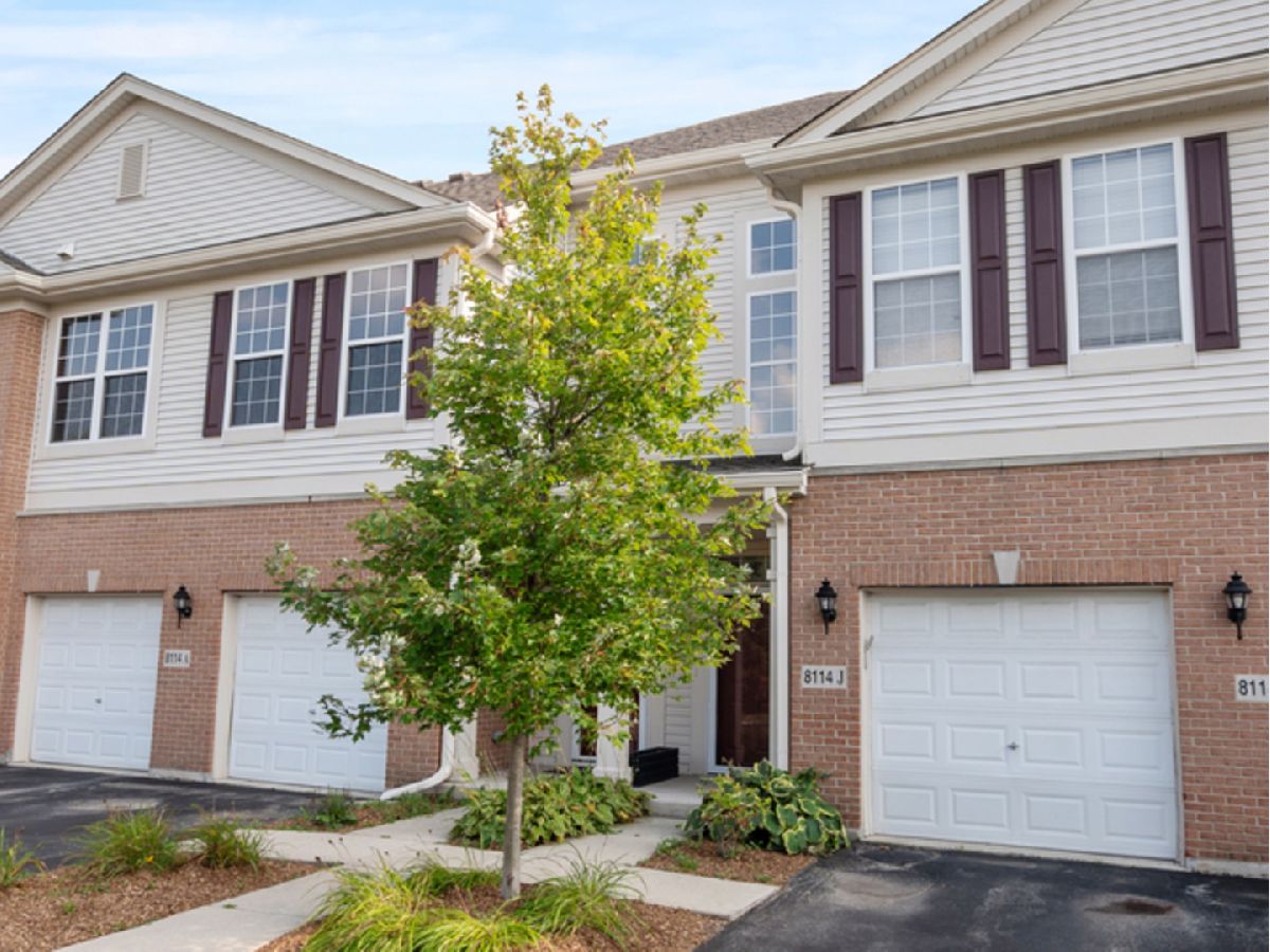 Condos & Townhomes Sold Asbury Woods Justice Illinois, 8114 Concord