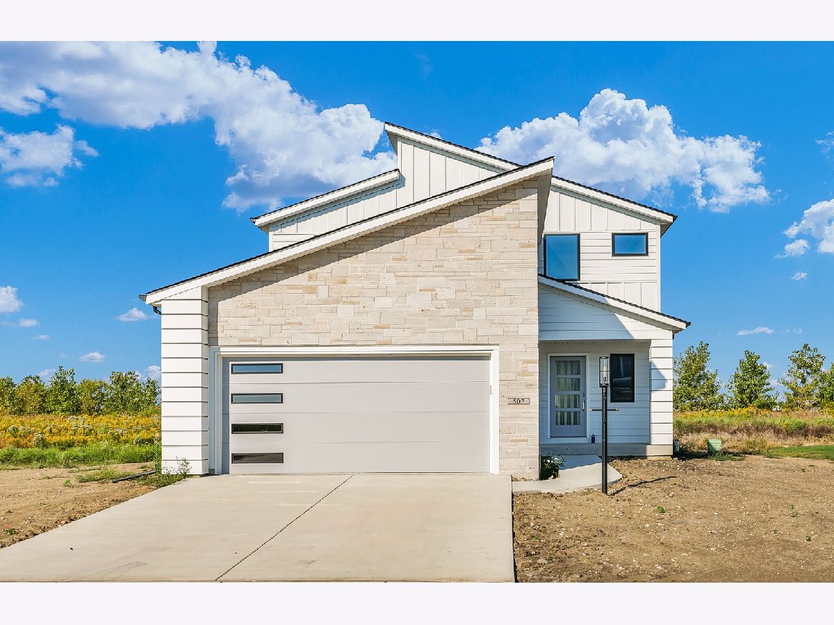 Homes & Condos & Townhomes Sold Liberty On The Lakes Savoy Illinois, 507 Harpers Ferry