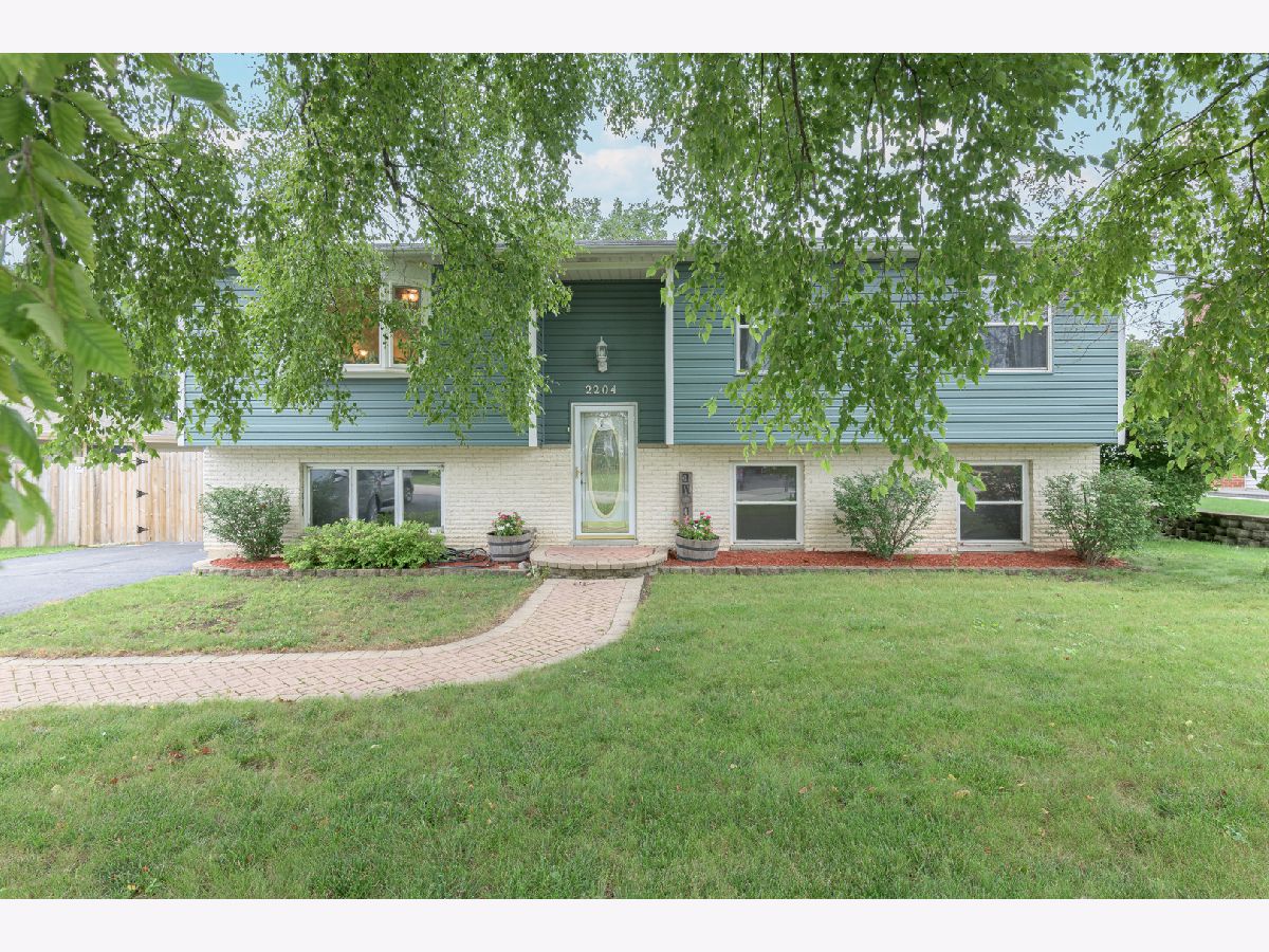 Homes Sold Venetian Village Lindenhurst Illinois, 2204 Witchwood
