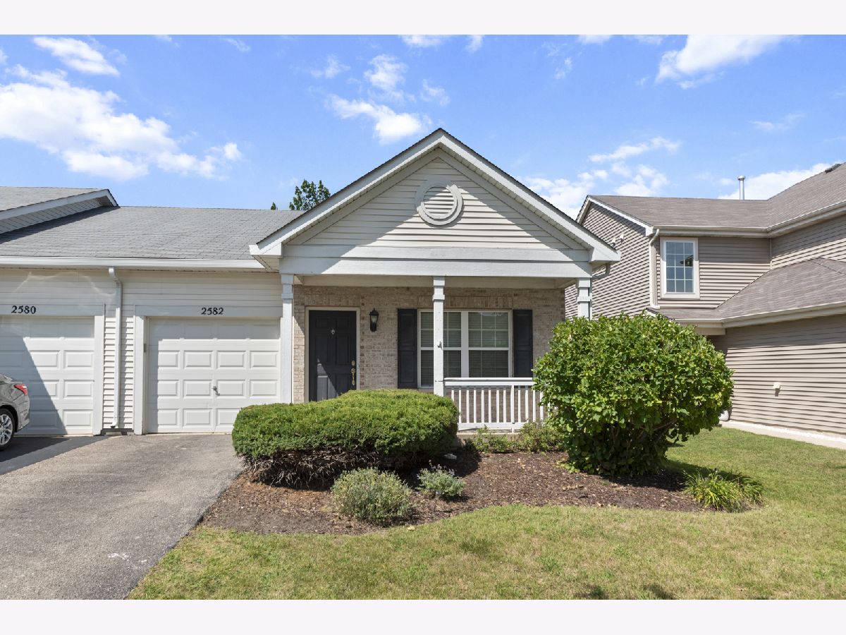 Townhomes & Homes Sold Lakewood Crossing Hampshire Illinois, 2582 Carlisle