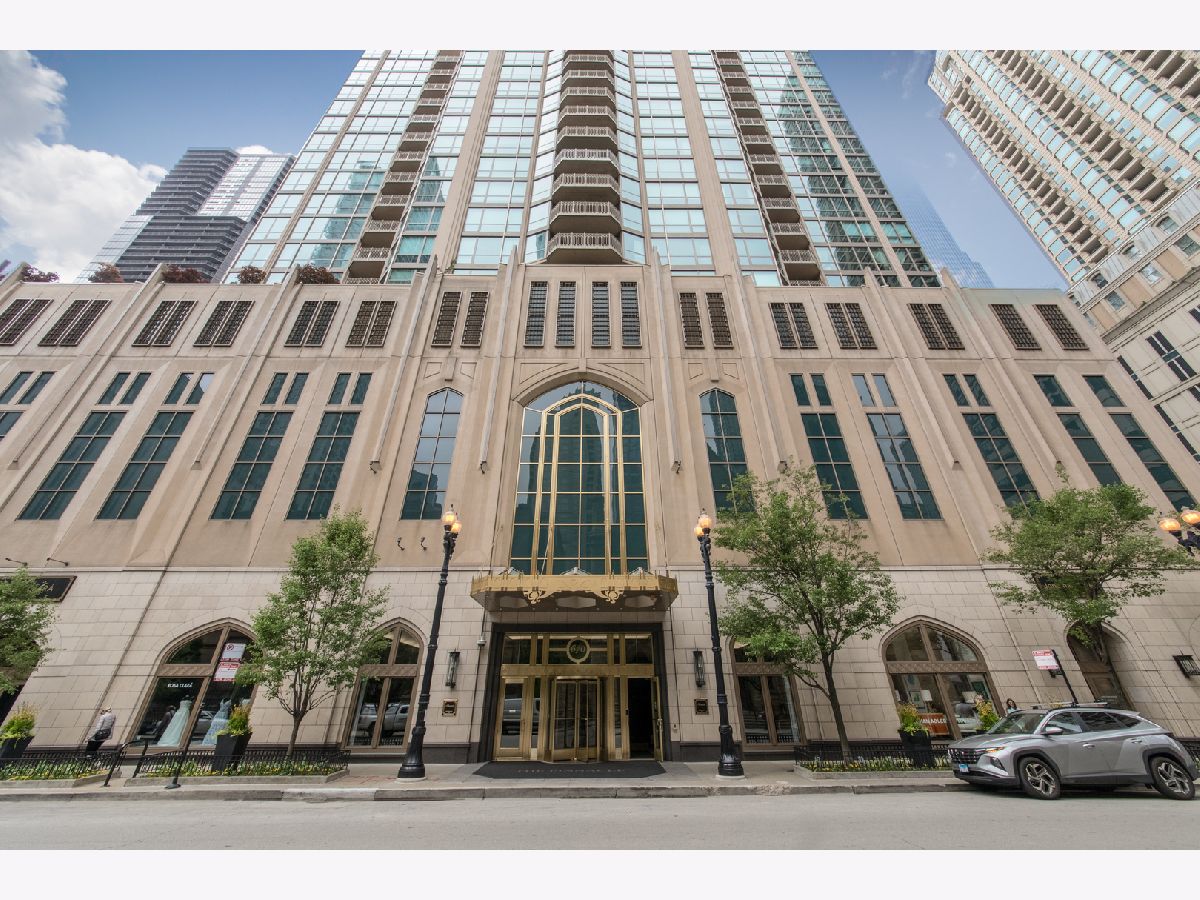 Condominiums Rented The Pinnacle Chicago Illinois, 21 Huron