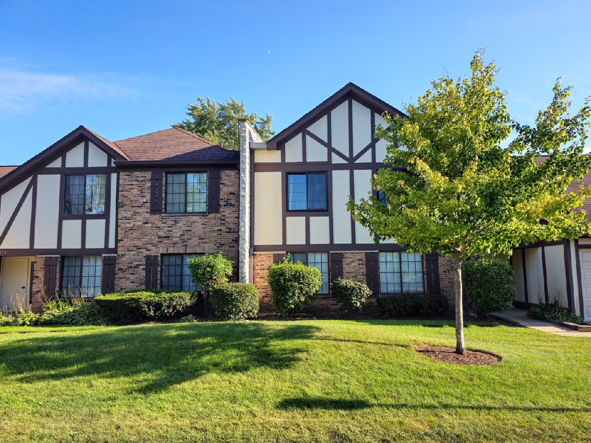 Townhomes & Condos Sold Hidden Creek Palatine Illinois, 1733 Emerald Bay