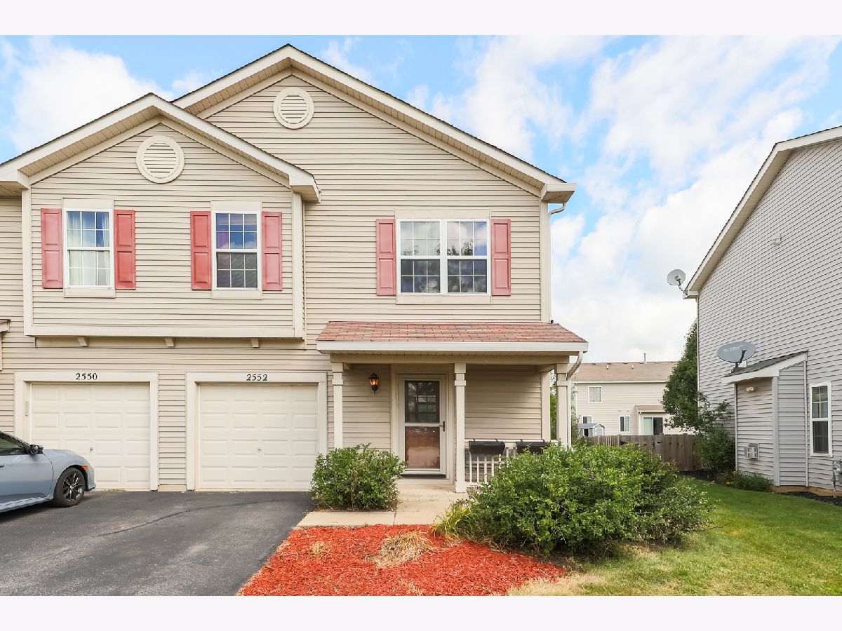 Townhomes & Homes Sold Lakewood Crossing Hampshire Illinois, 2552 Cesario