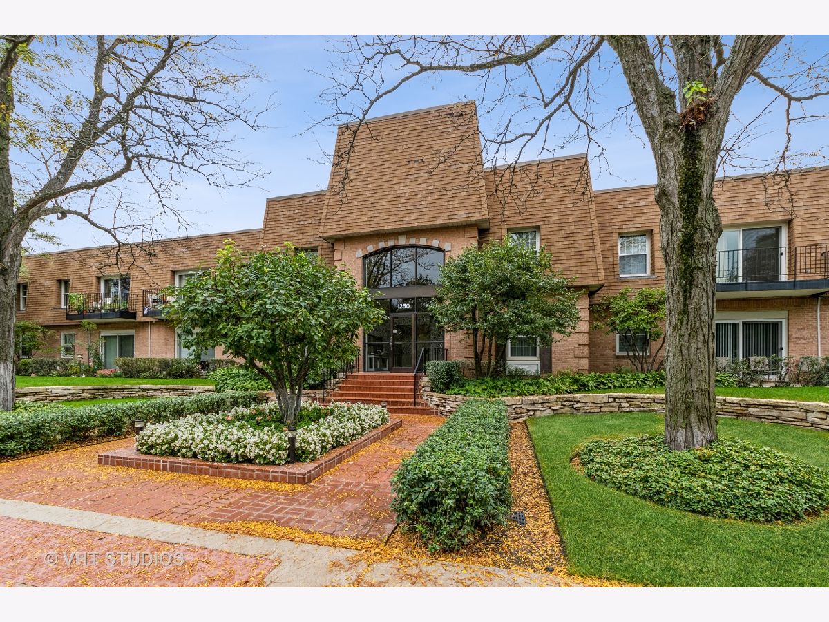 Condominiums Rented Brooke Estates Highland Park Illinois, 1250 Park