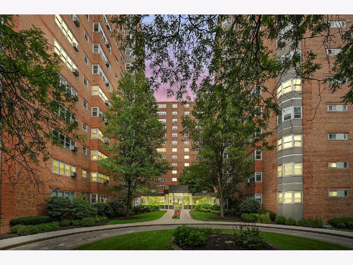 Condominiums Sold Shoreline Park Chicago Illinois, 4960 Marine