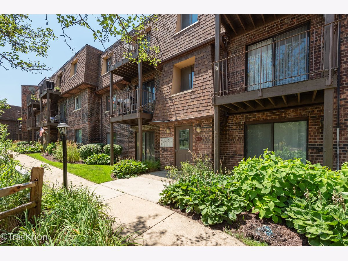 Condominiums Sold Hidden Valley Lombard Illinois, 1402 Fairfield