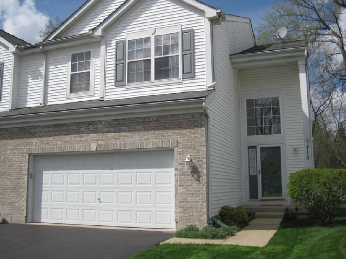 Townhomes Rented Columbia Woods Naperville Illinois, 715 Red Oak