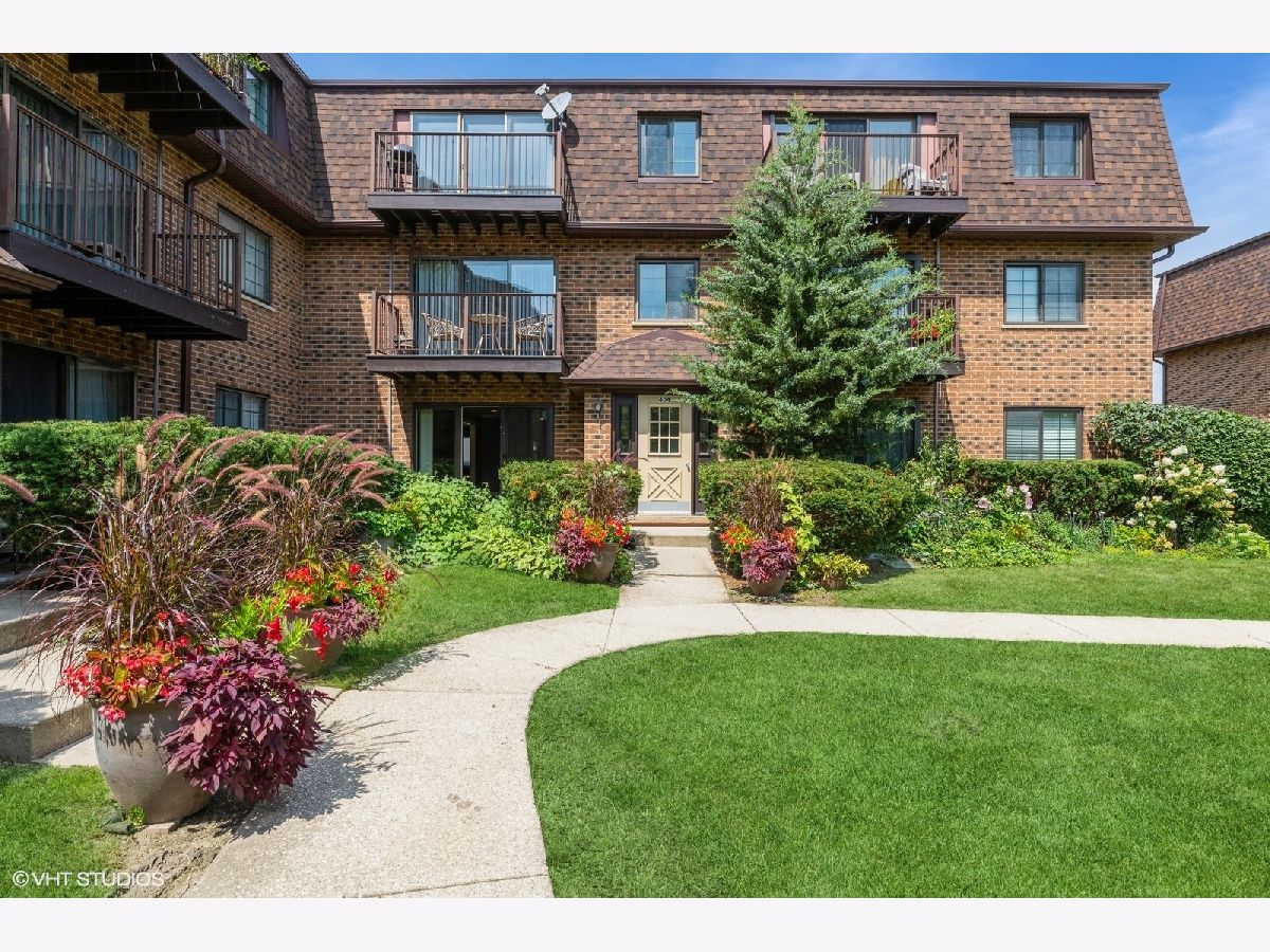 Condominiums Sold Kensington Commons Mount Prospect Illinois, 404 Kensington