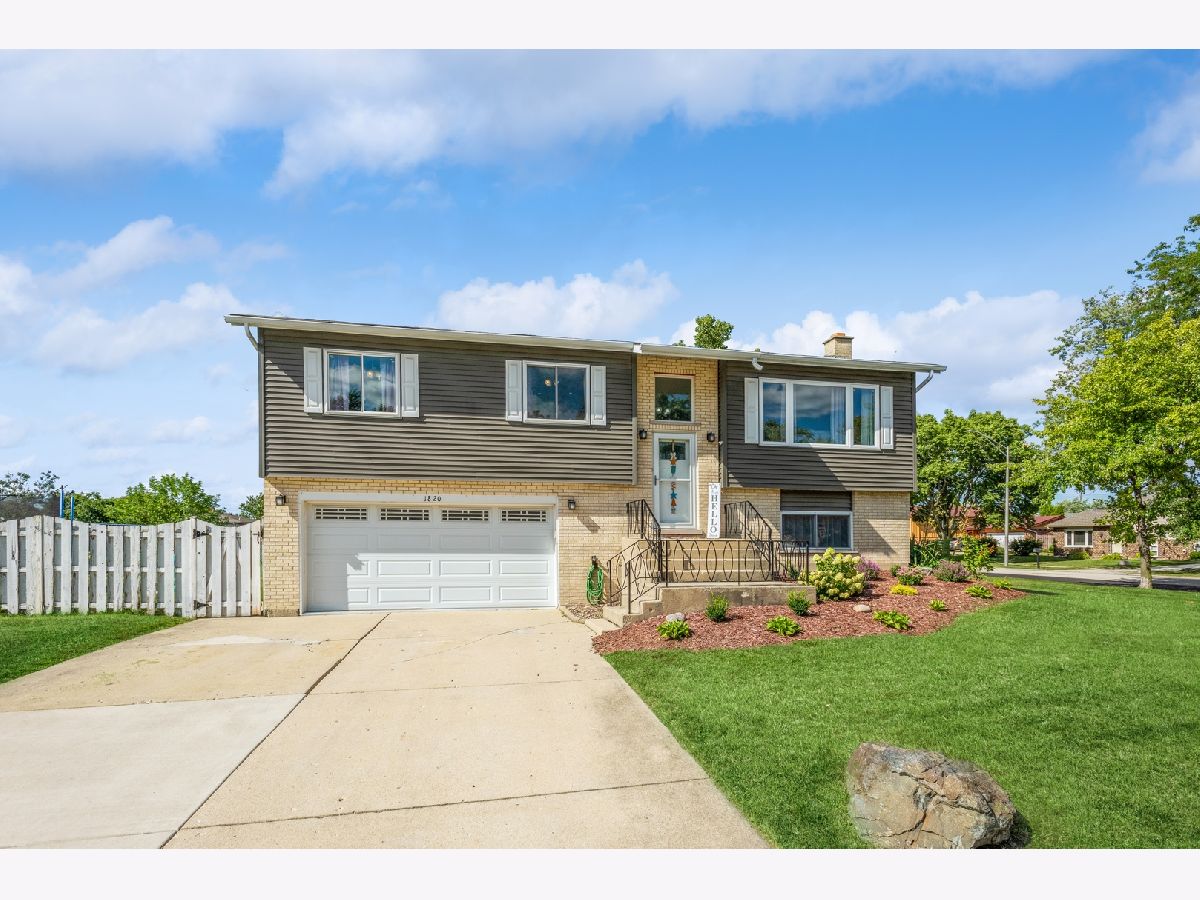 Homes & Condominiums Sold Kings Point Addison Illinois, 1820 Mulloy