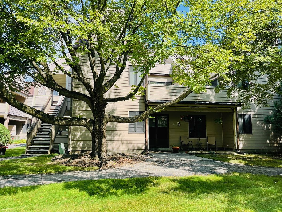 Condos & Townhomes Sold Strawberry Condos North Chicago Illinois, 2930 Frontenac