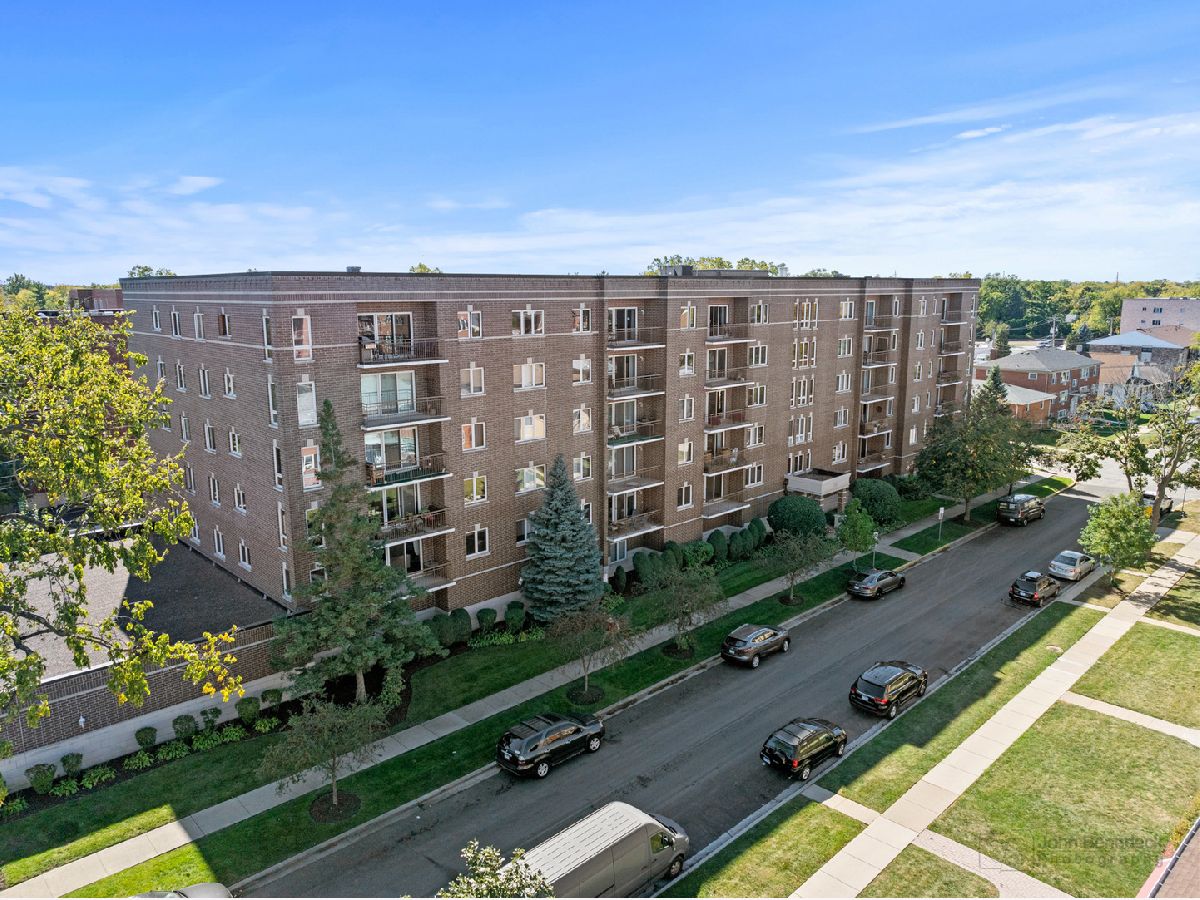 Condominiums Sold Park Place Des Plaines Illinois, 1327 Brown
