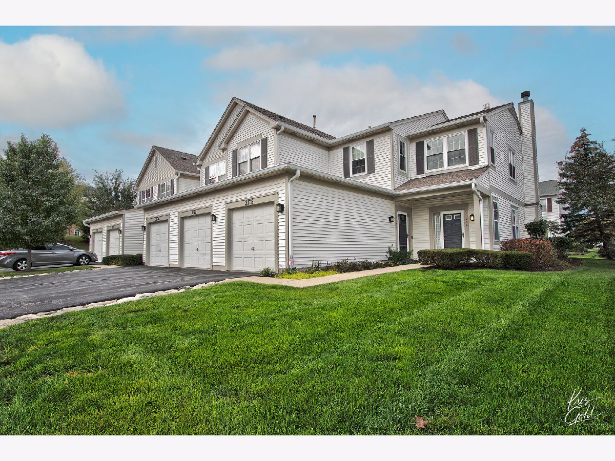 Townhomes & Condos Rented Falling Waters Lindenhurst Illinois, 3176 Falling Waters