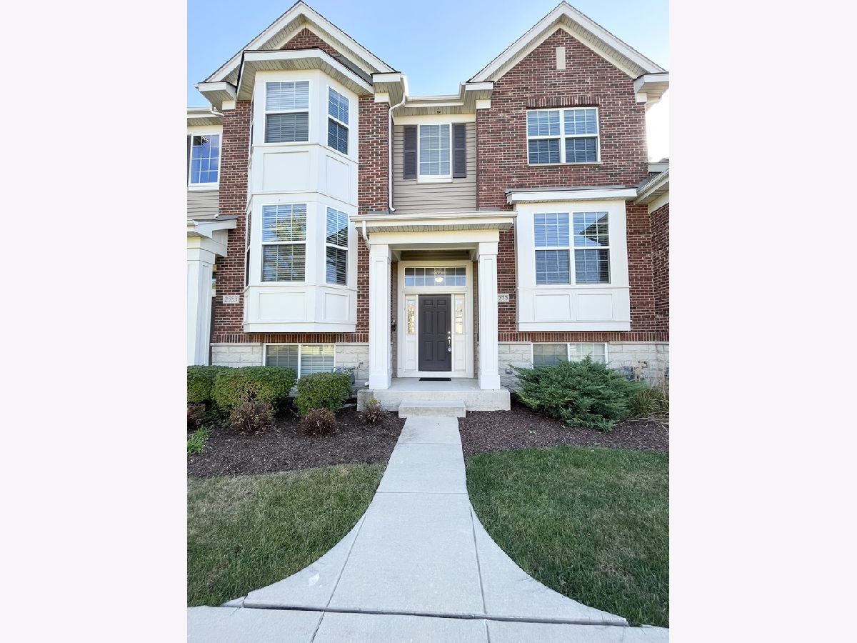 Townhomes Rented Mayfair Naperville Illinois, 2555 Dunraven