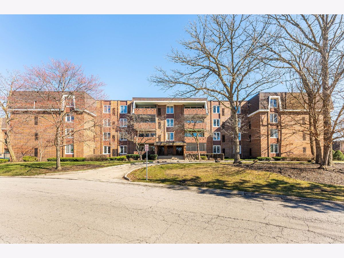 Condominiums Sold Park Royal Wood Dale Illinois, 129 Spruce