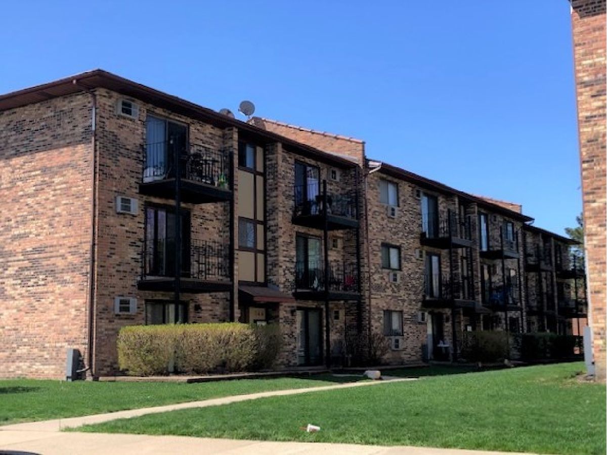 Condominiums Rented Klein Creek Carol Stream Illinois, 144 Klein Creek