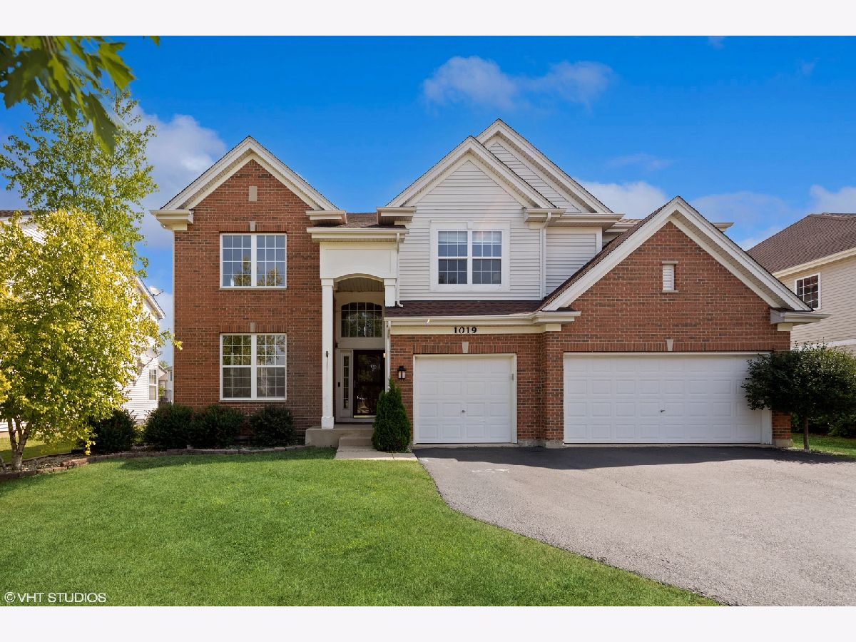 Homes & Townhomes & Condos Sold Madrona Village Round Lake Illinois, 1019 Butterfield