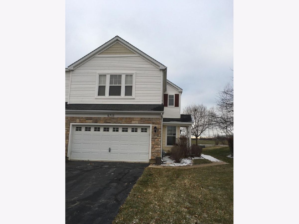 Townhomes & Condos Rented Silverstone Lake Carpentersville Illinois, 6715 Slate