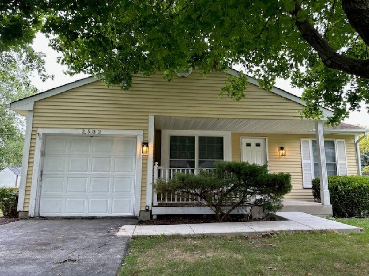 Homes & Condos & Townhomes Rented Old Farm Naperville Illinois, 2302 Wayland