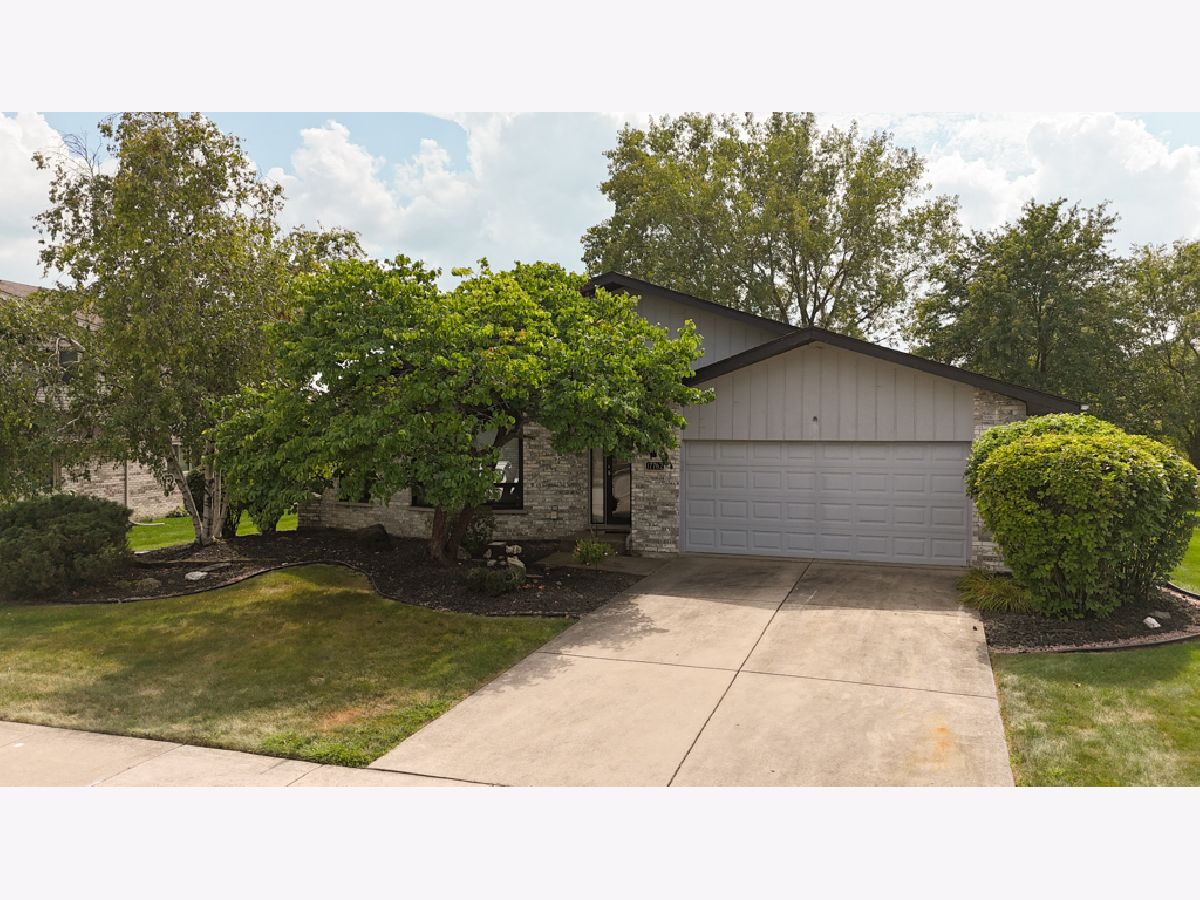 Homes & Townhomes & Condos Sold Brook Hills Orland Park Illinois, 17762 Crestview