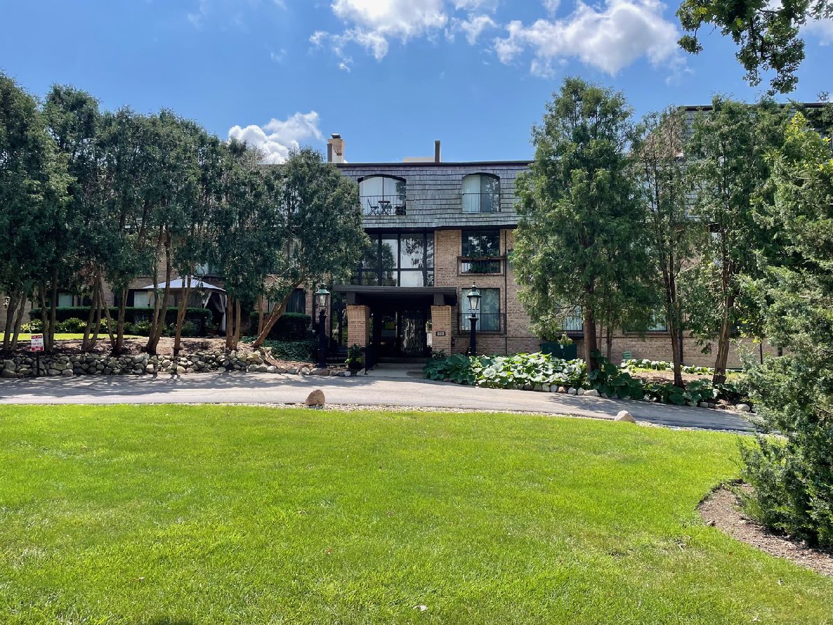 Condos & Townhomes Rented Arbors At Barrington Barrington Illinois, 600 Russell