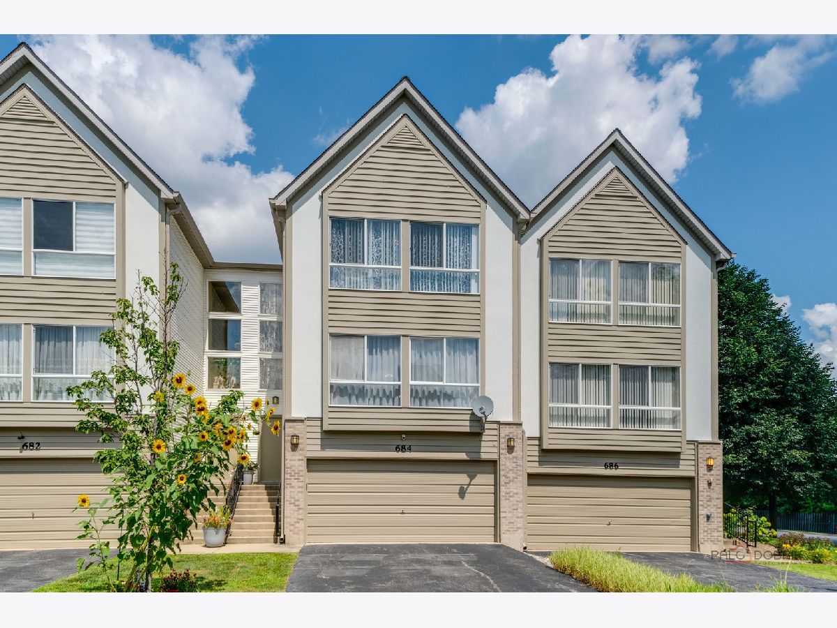 Townhomes Sold Diamond Pointe Mundelein Illinois, 684 Diamond Pointe