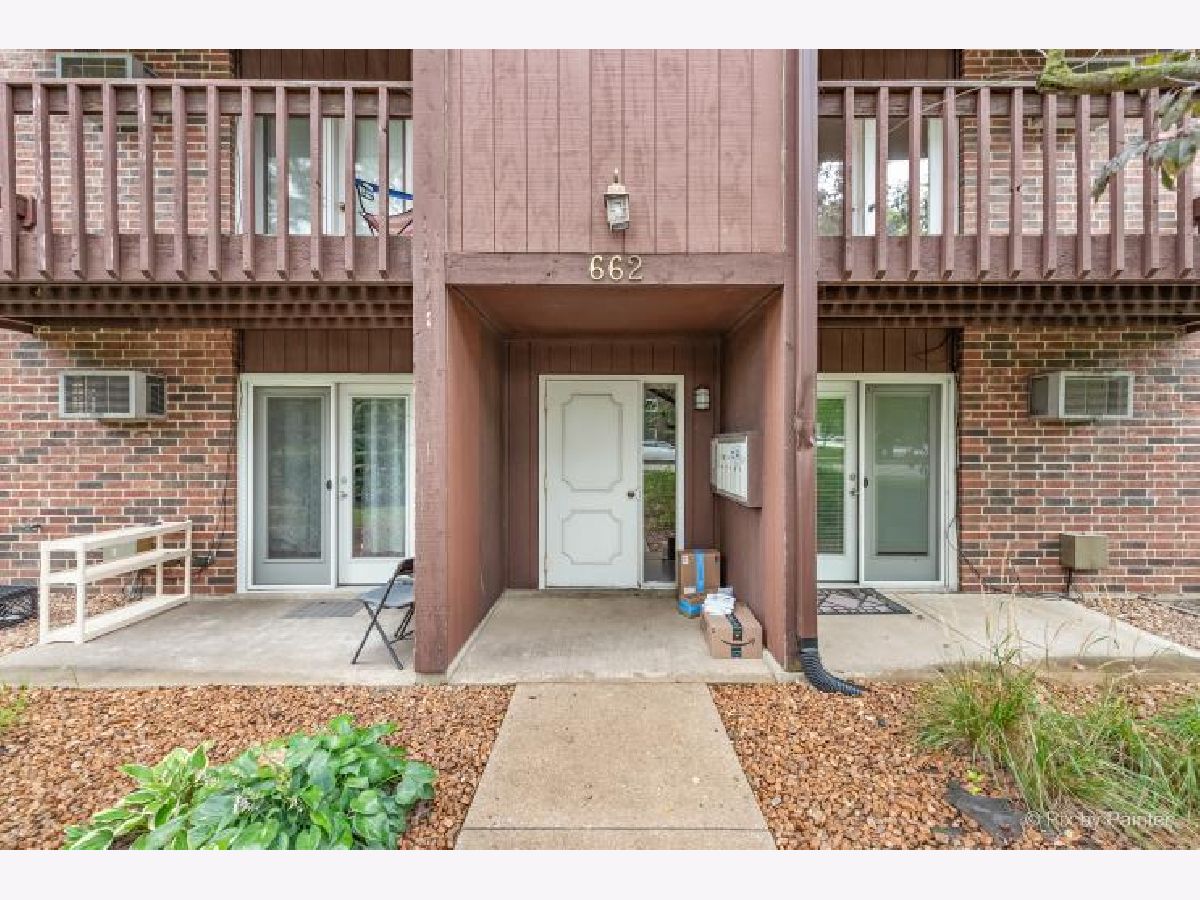 Condominiums Sold Garden Terrace Roselle Illinois, 662 Daisy
