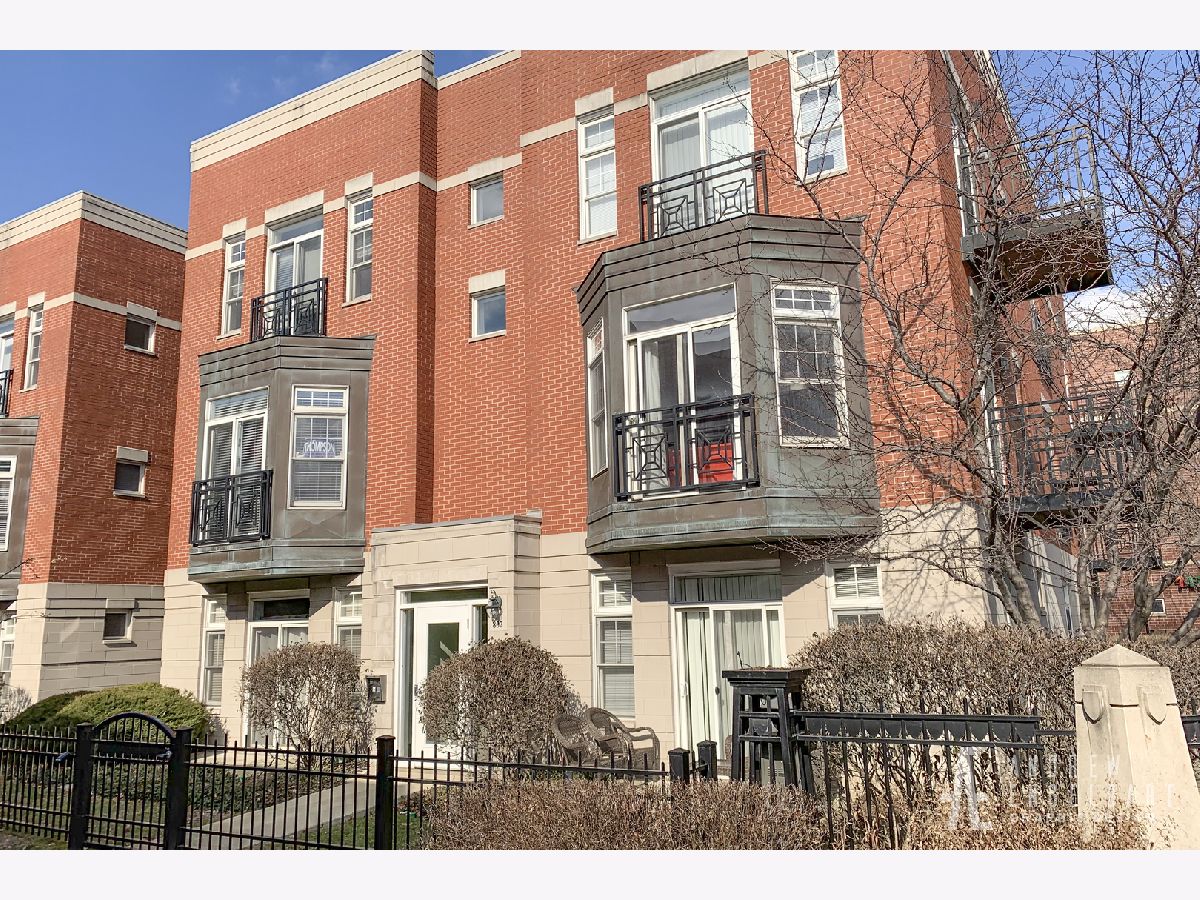 Condos & Townhomes & Homes Rented University Village Chicago Illinois, 802 University