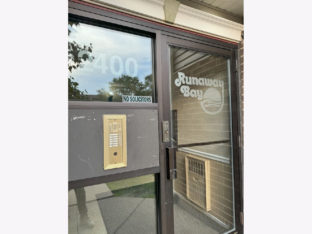 Condos & Townhomes Rented Runaway Bay Palatine Illinois, 2400 Bayside