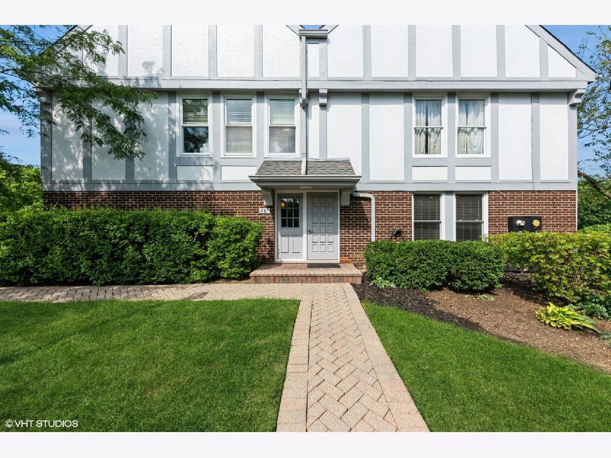 Condos & Townhomes Rented Cambridge Square Libertyville Illinois, 881 Garfield