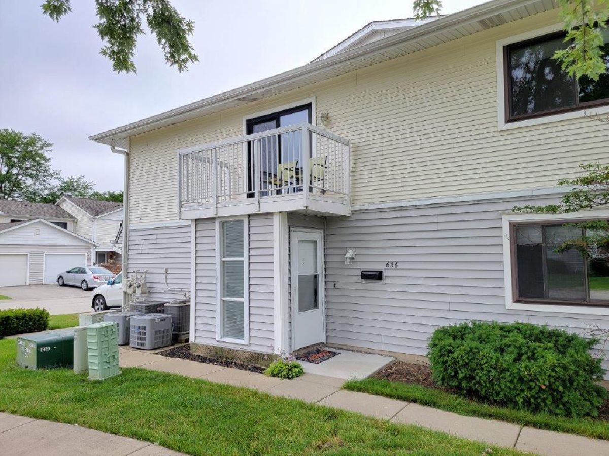 Townhomes & Condos Rented Dunbar Lakes Schaumburg Illinois, 636 Breakers
