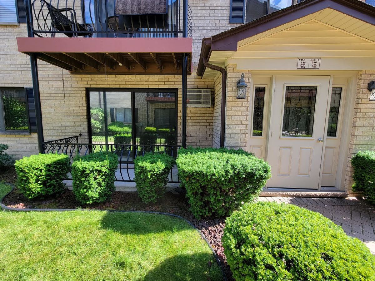 Condominiums Sold Forest Villa Chicago Illinois, 5155 East River