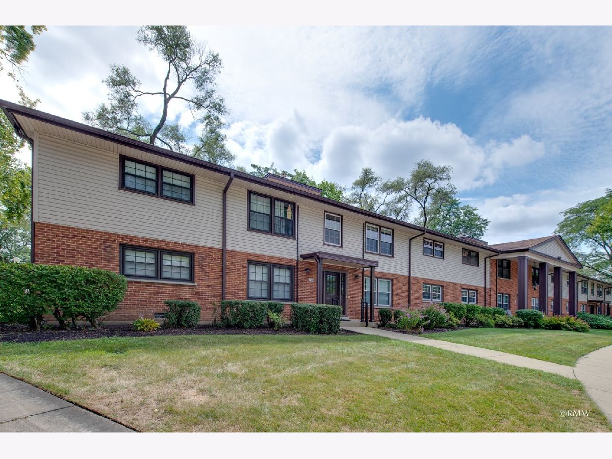 Condominiums Sold Washington Square Elk Grove Village Illinois, 220 Washington