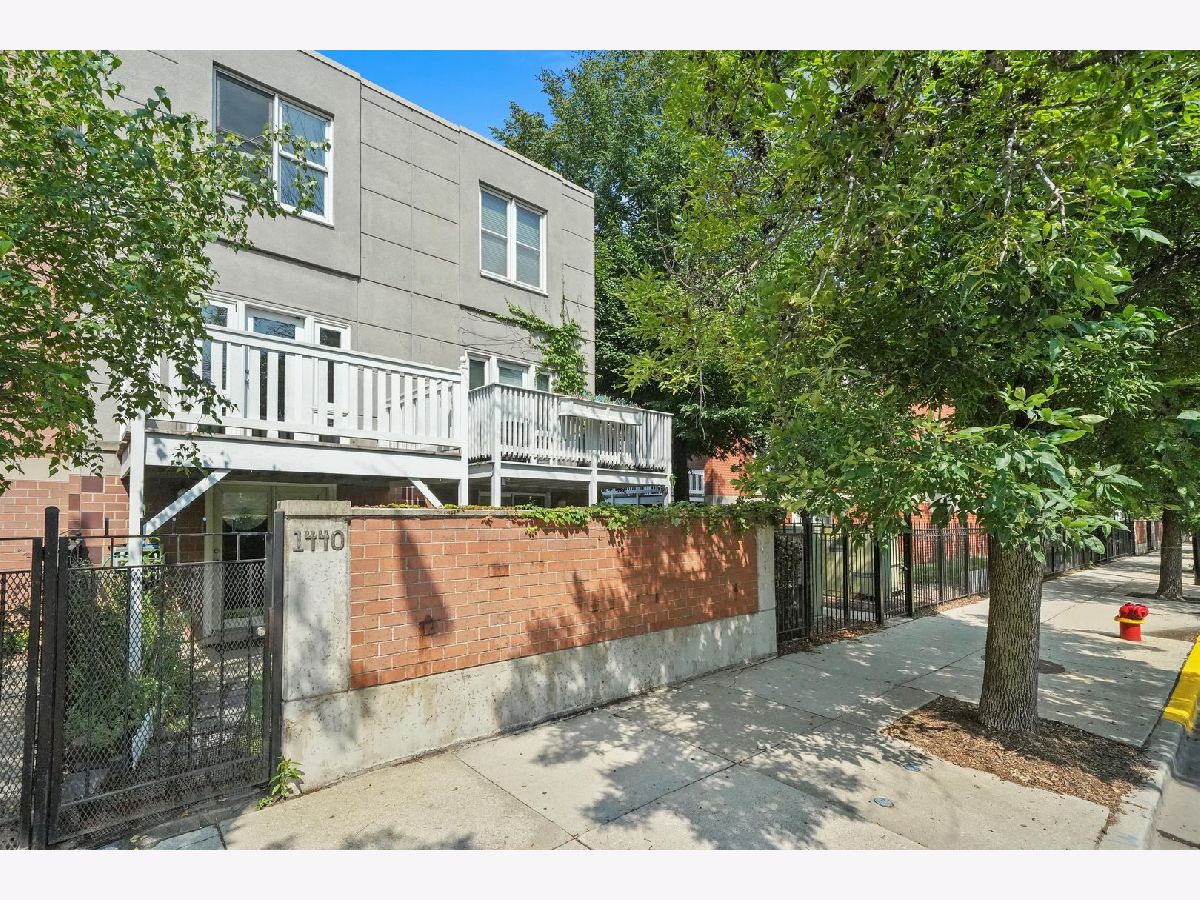 Townhomes & Condos & Homes Rented Dearborn Park Ii Chicago Illinois, 1440 State