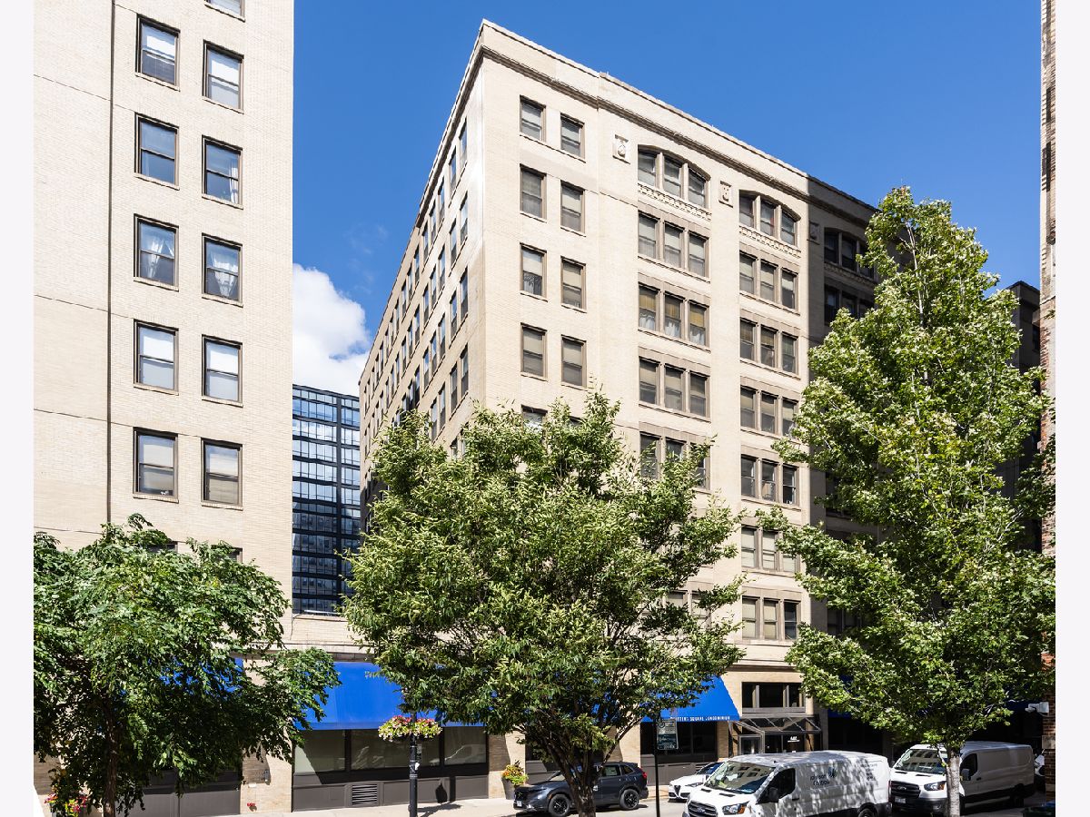 Condominiums Sold Printers Square Chicago Illinois, 640 Federal